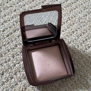Hourglass ambient lighting powder in the shade DIM